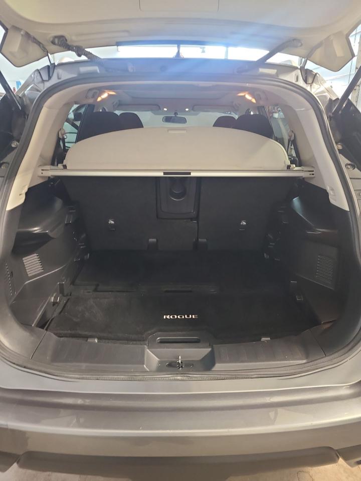 2016 Nissan Rogue SV - Photo #7