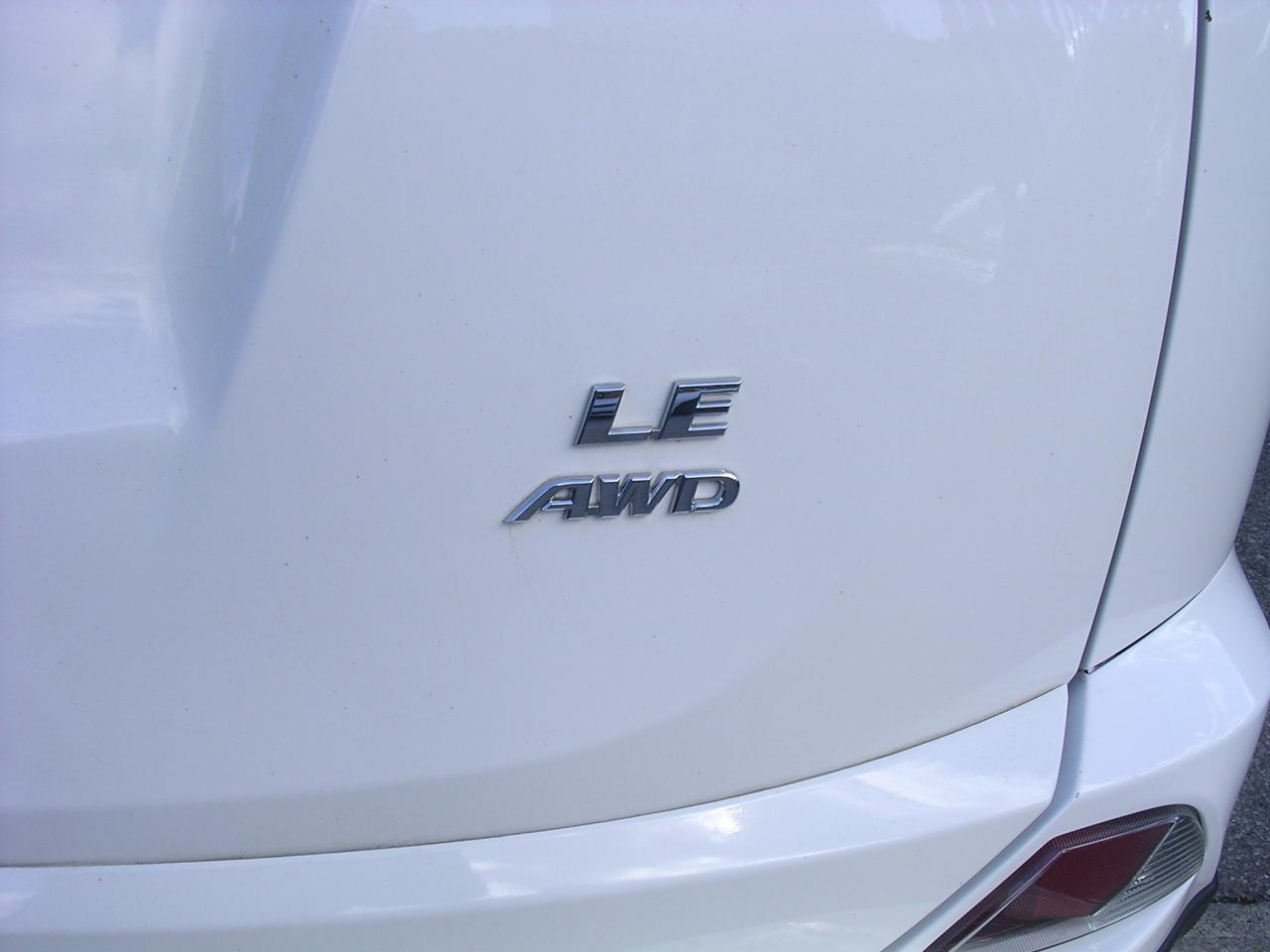 2018 Toyota RAV4 AWD LE - Photo #5