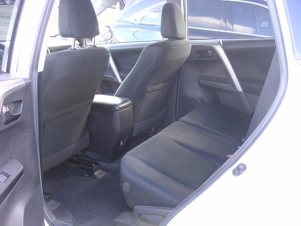 2018 Toyota RAV4 AWD LE - Photo #7