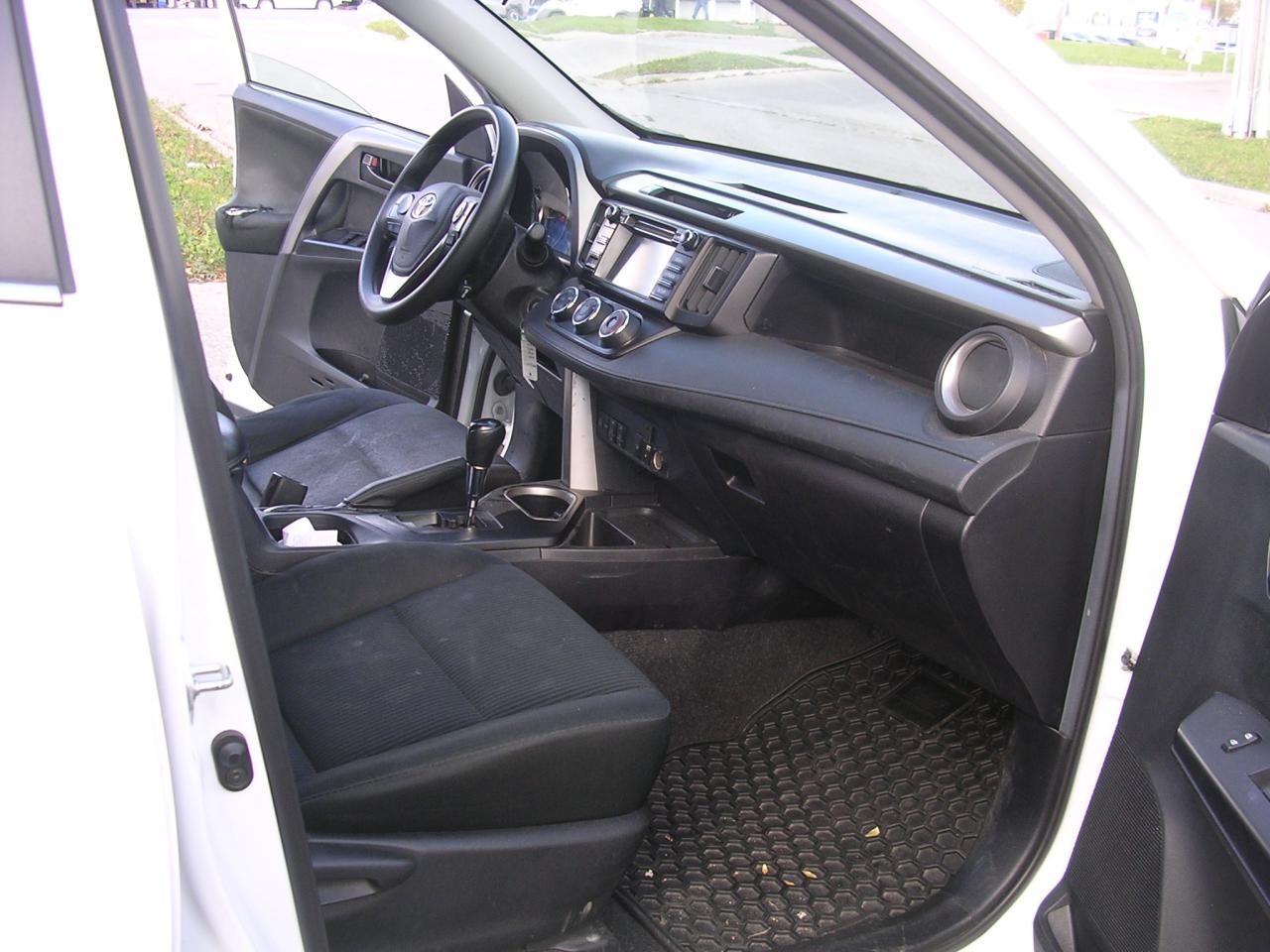 2018 Toyota RAV4 AWD LE - Photo #10