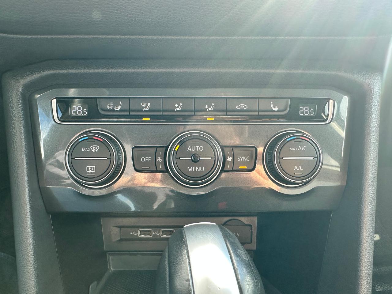 2020 Volkswagen Tiguan Highline-AWD HTD LTHR PanoRoof CarPlay Parking-Cam Photo