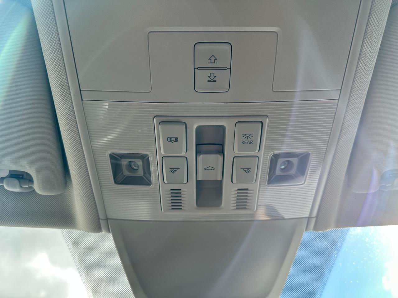 2020 Volkswagen Tiguan Highline-AWD HTD LTHR PanoRoof CarPlay Parking-Cam Photo