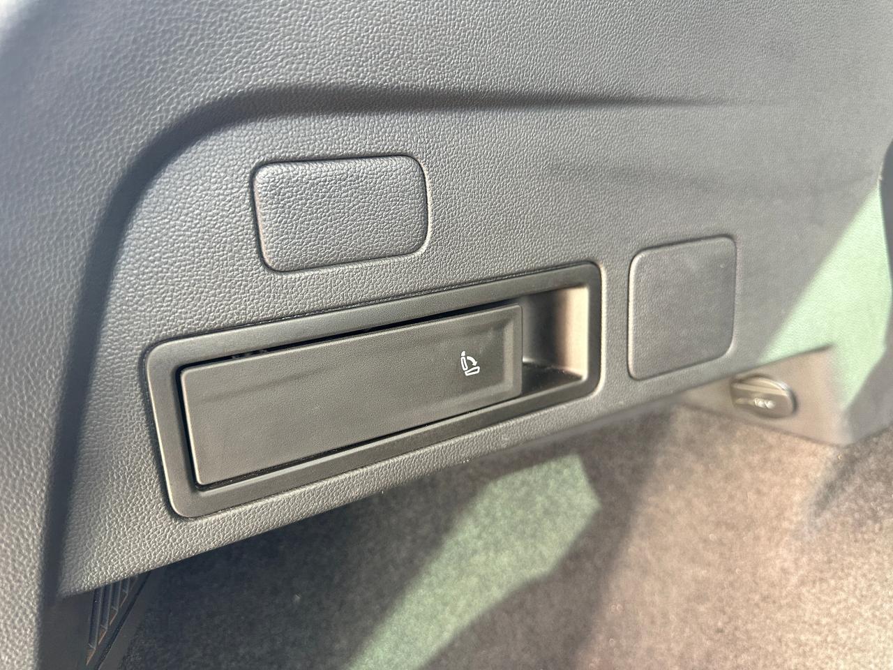 2020 Volkswagen Tiguan Highline-AWD HTD LTHR PanoRoof CarPlay Parking-Cam Photo