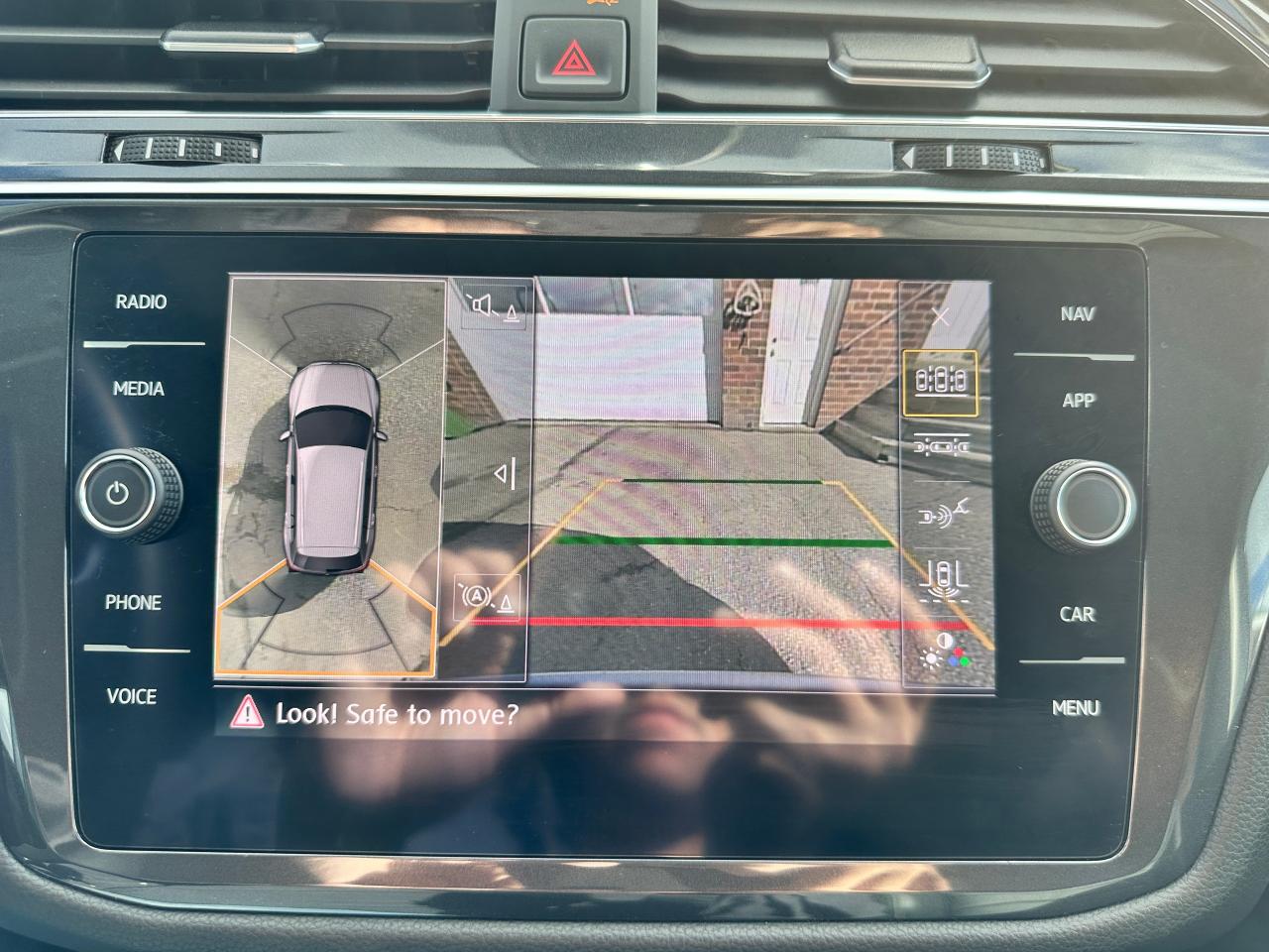2020 Volkswagen Tiguan Highline-AWD HTD LTHR PanoRoof CarPlay Parking-Cam Photo