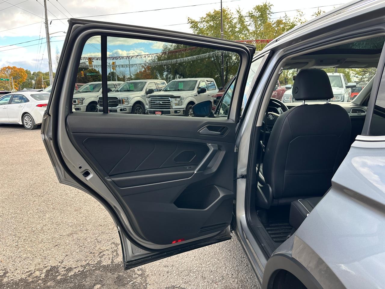 2020 Volkswagen Tiguan Highline-AWD HTD LTHR PanoRoof CarPlay Parking-Cam Photo