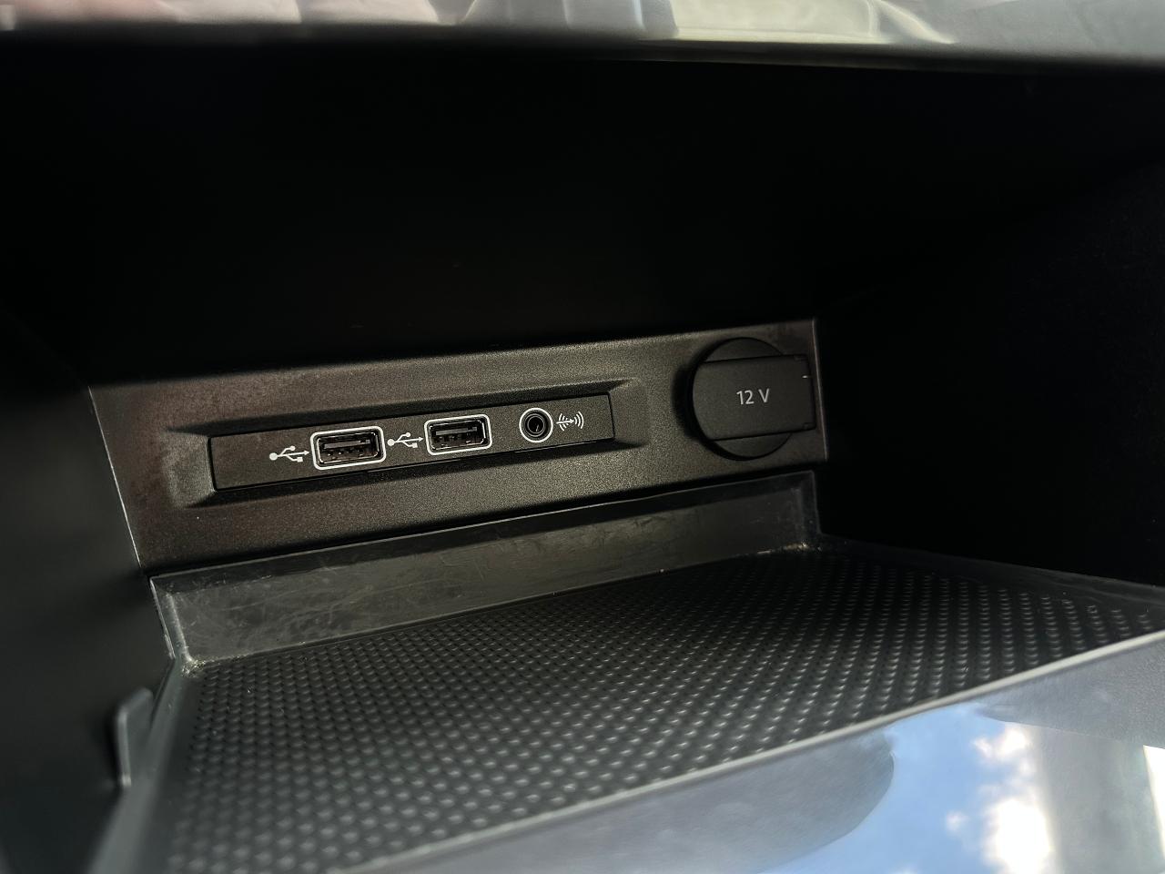 2020 Volkswagen Tiguan Highline-AWD HTD LTHR PanoRoof CarPlay Parking-Cam Photo