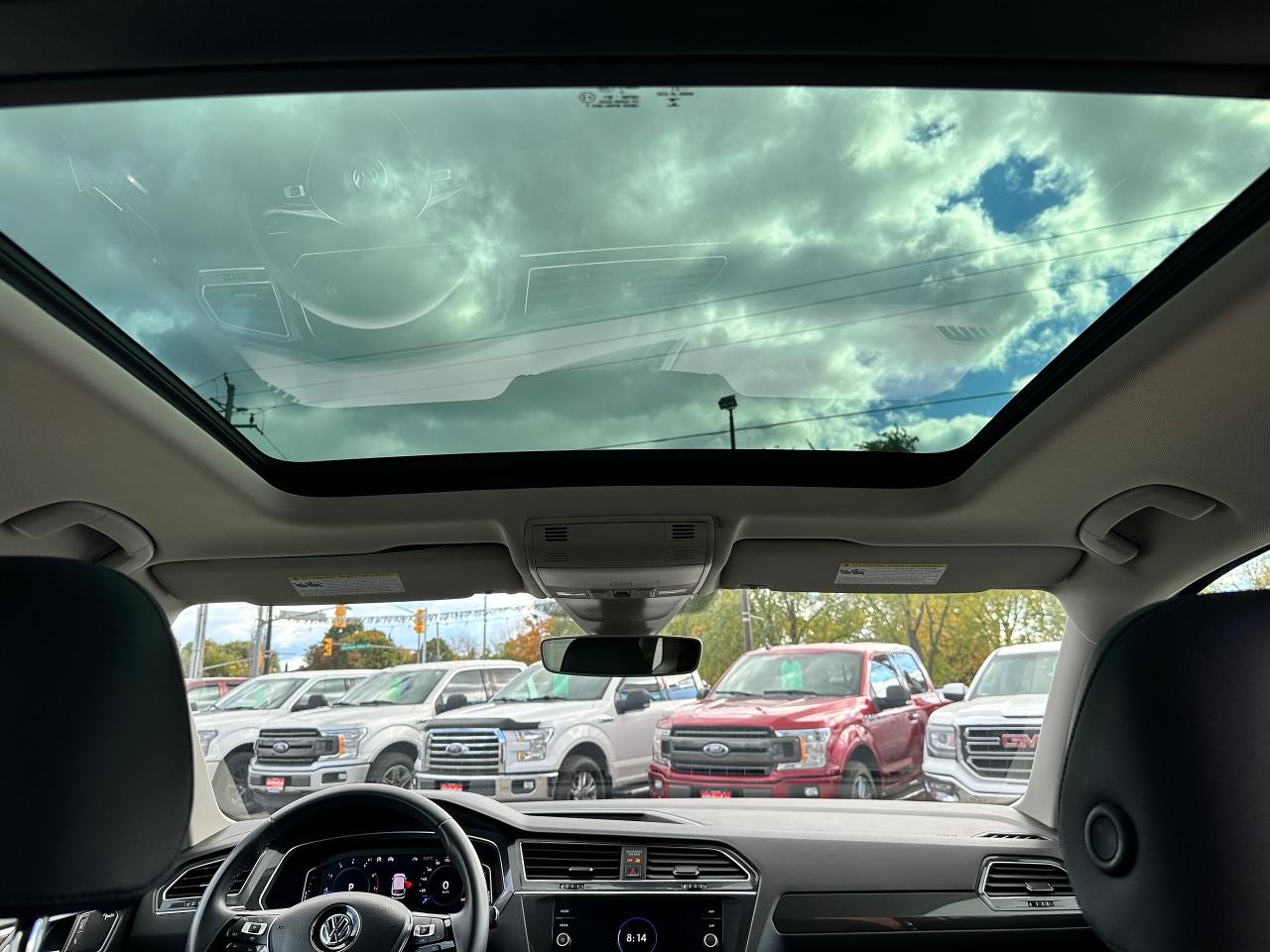 2020 Volkswagen Tiguan Highline-AWD HTD LTHR PanoRoof CarPlay Parking-Cam Photo