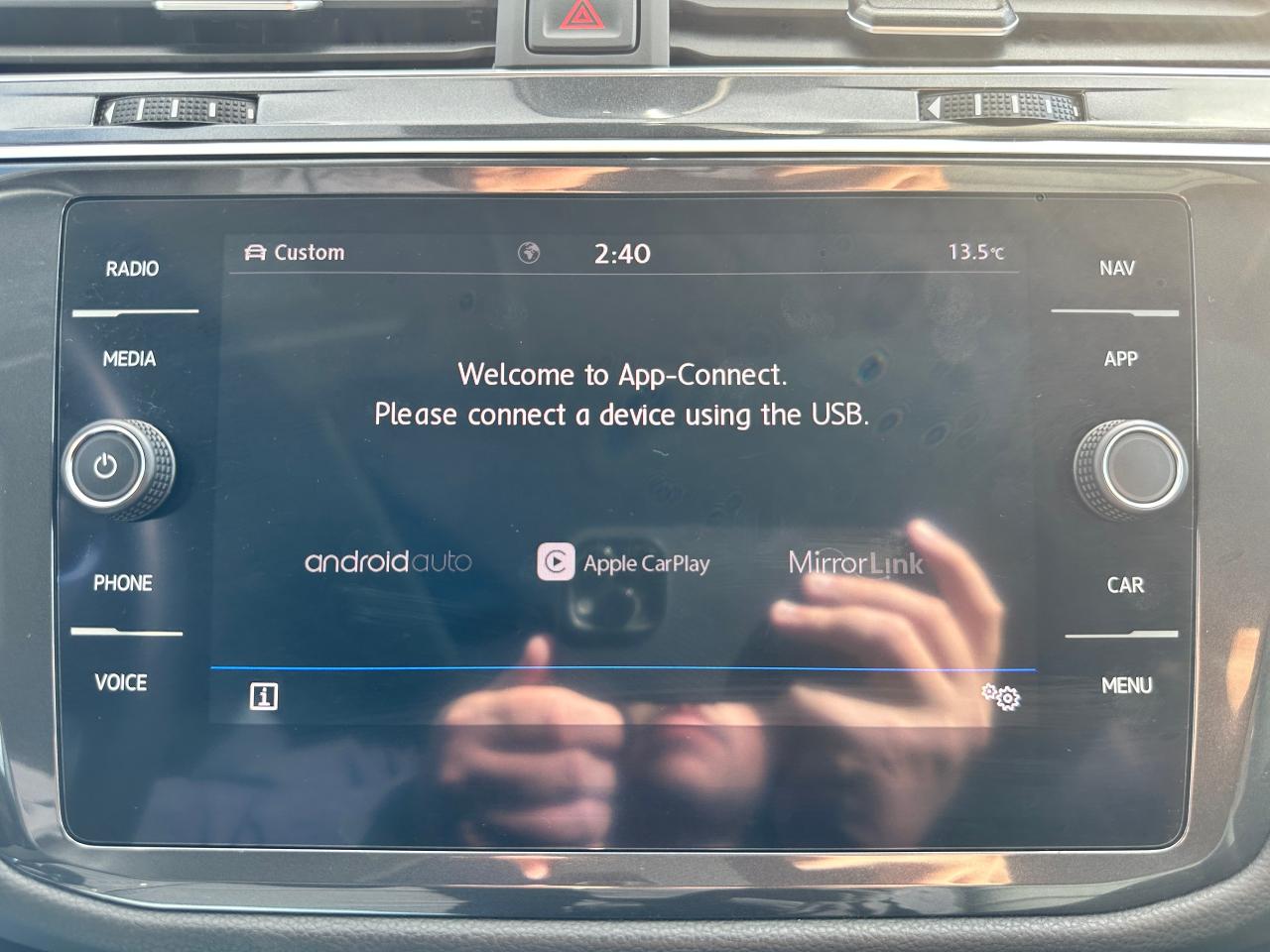 2020 Volkswagen Tiguan Highline-AWD HTD LTHR PanoRoof CarPlay Parking-Cam Photo