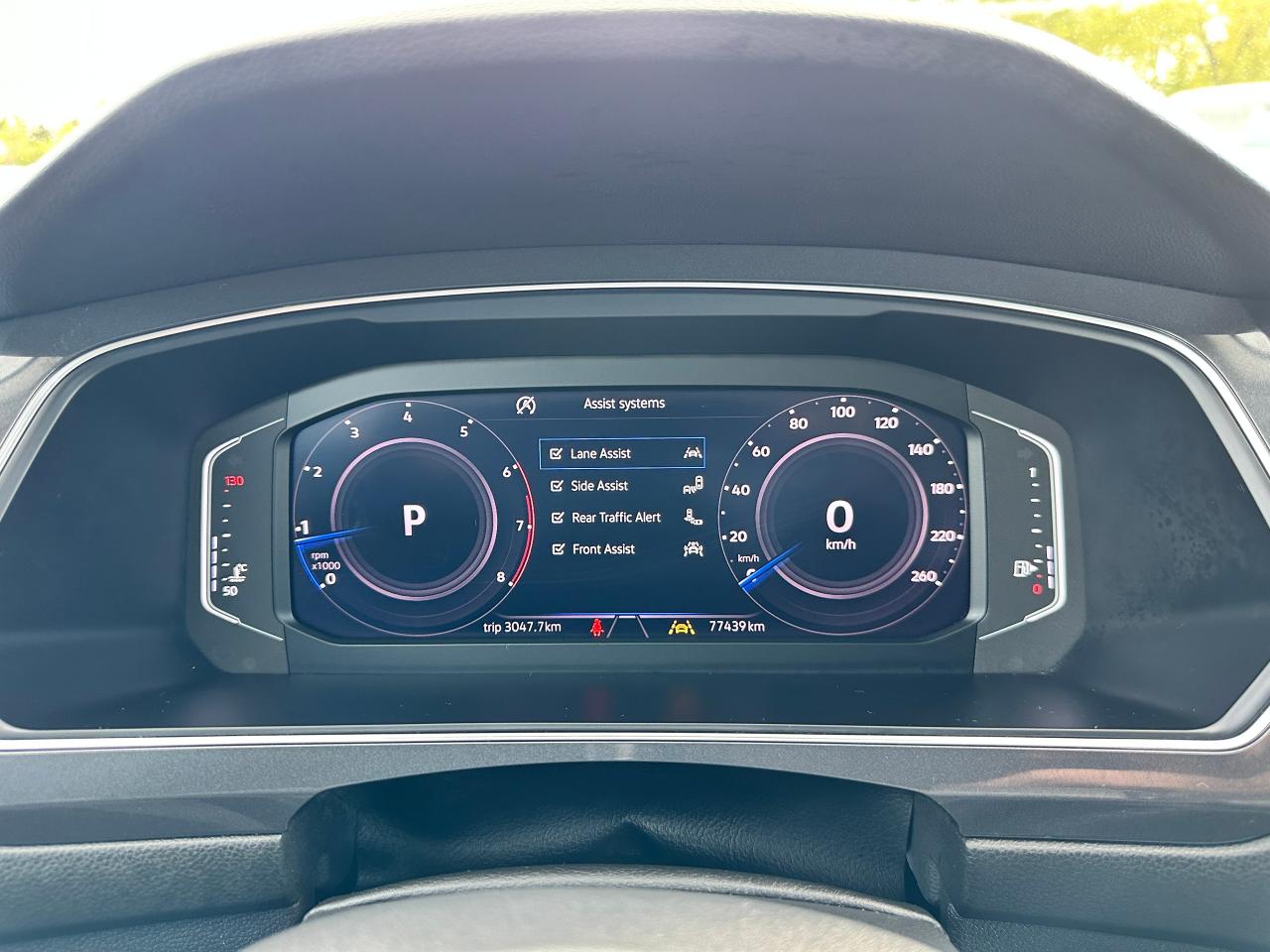 2020 Volkswagen Tiguan Highline-AWD HTD LTHR PanoRoof CarPlay Parking-Cam Photo