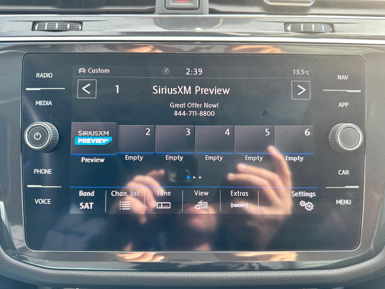 2020 Volkswagen Tiguan Highline-AWD HTD LTHR PanoRoof CarPlay Parking-Cam Photo