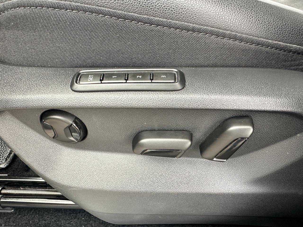 2020 Volkswagen Tiguan Highline-AWD HTD LTHR PanoRoof CarPlay Parking-Cam Photo