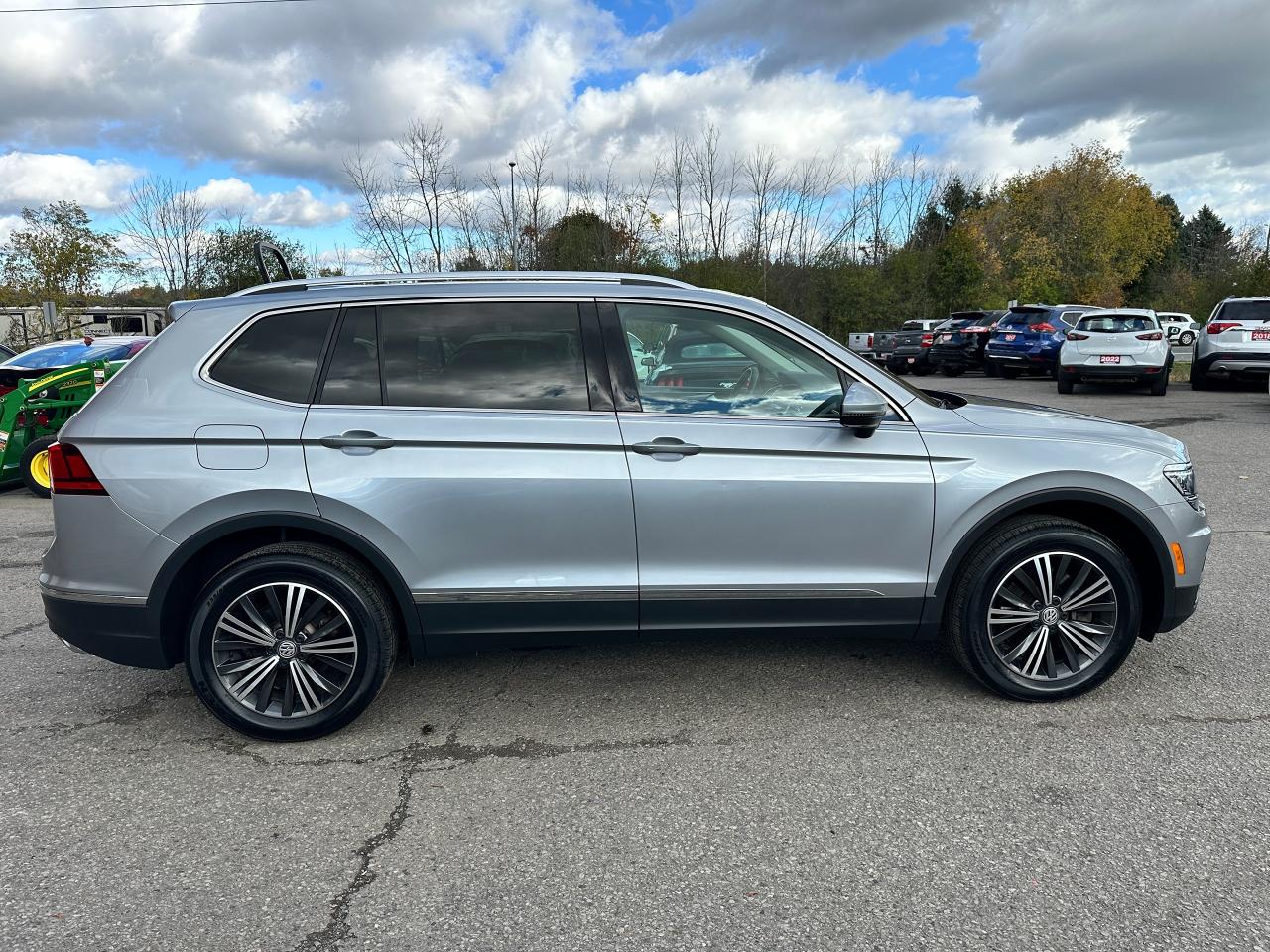 2020 Volkswagen Tiguan Highline-AWD HTD LTHR PanoRoof CarPlay Parking-Cam Photo