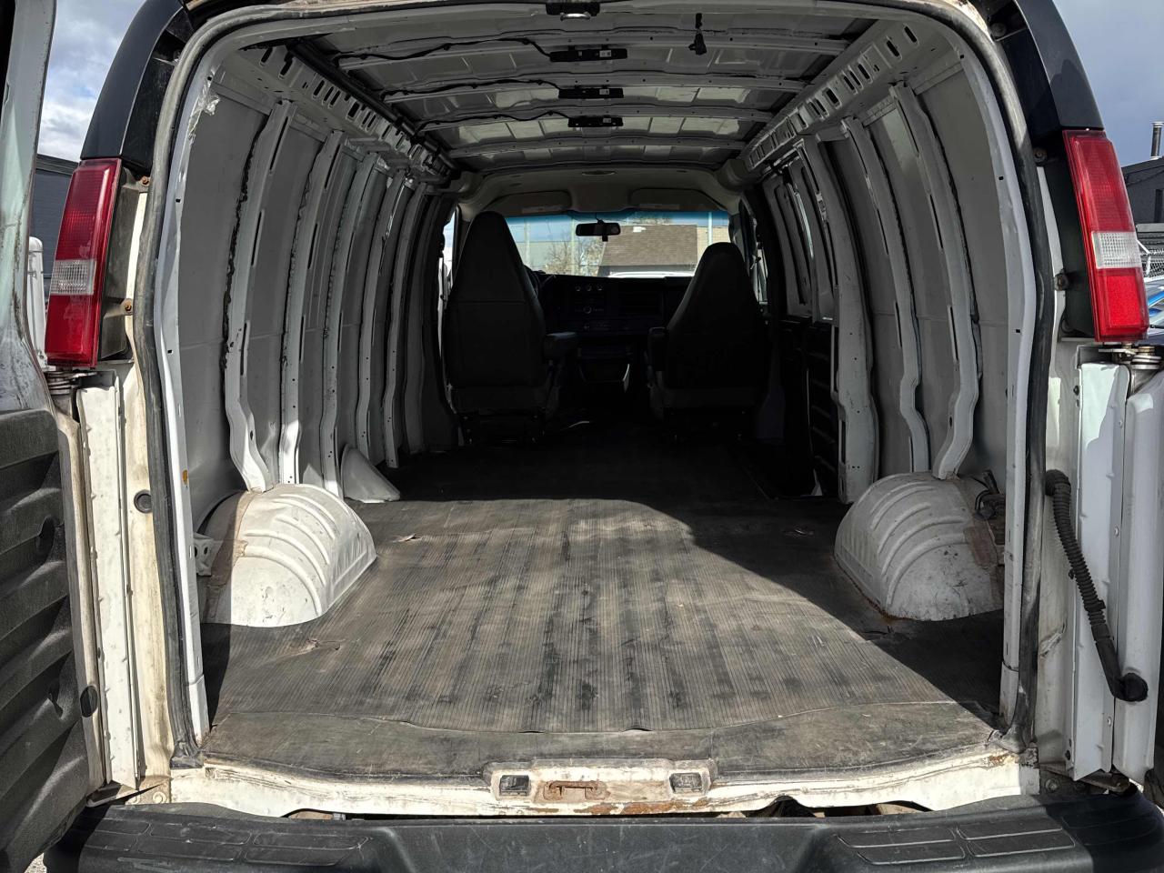 2019 Chevrolet Express Cargo Van RWD 2500 155" - Photo #9