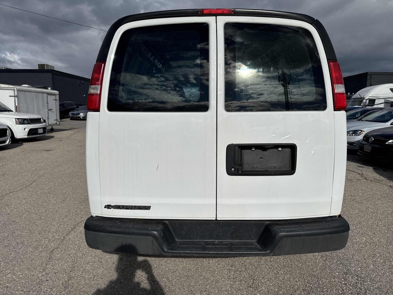 2019 Chevrolet Express Cargo Van RWD 2500 155" - Photo #5