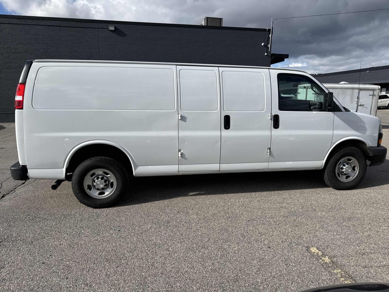 2019 Chevrolet Express Cargo Van RWD 2500 155" - Photo #4