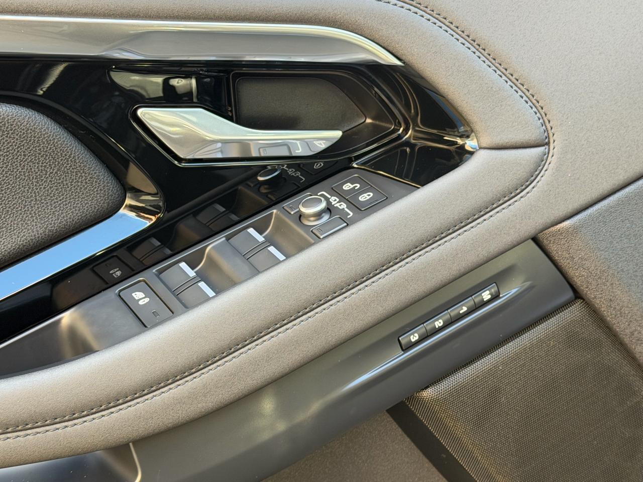 2020 Land Rover Range Rover Evoque S NAVI|SUNROOF|BACKUP - Photo #17