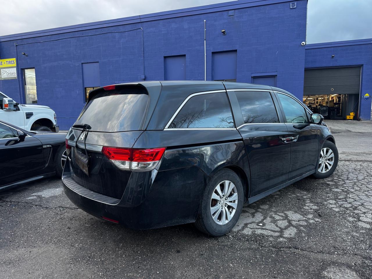 2015 Honda Odyssey EX Photo3