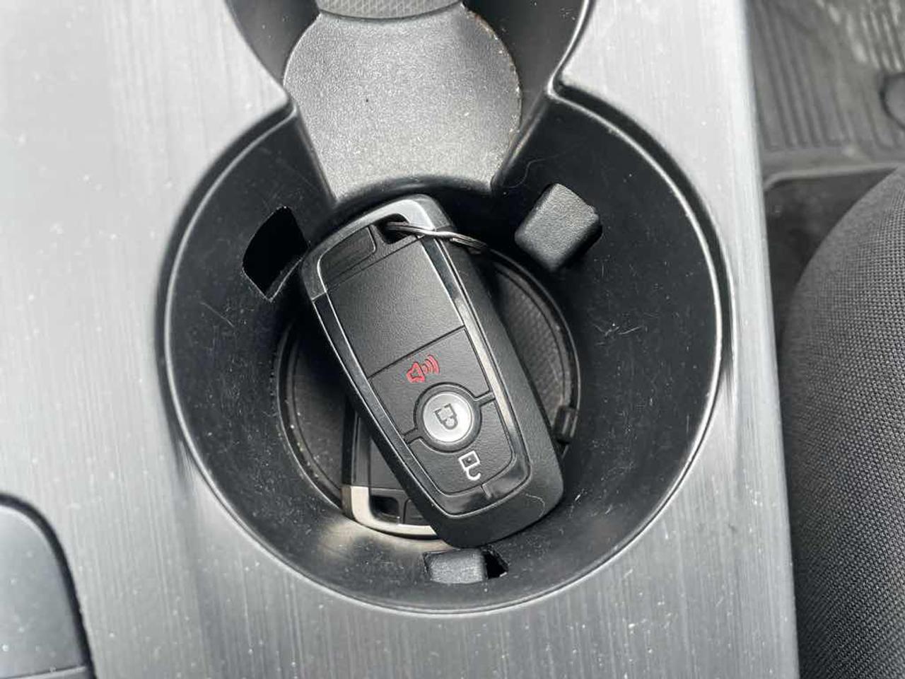 2020 Ford Escape SE Photo