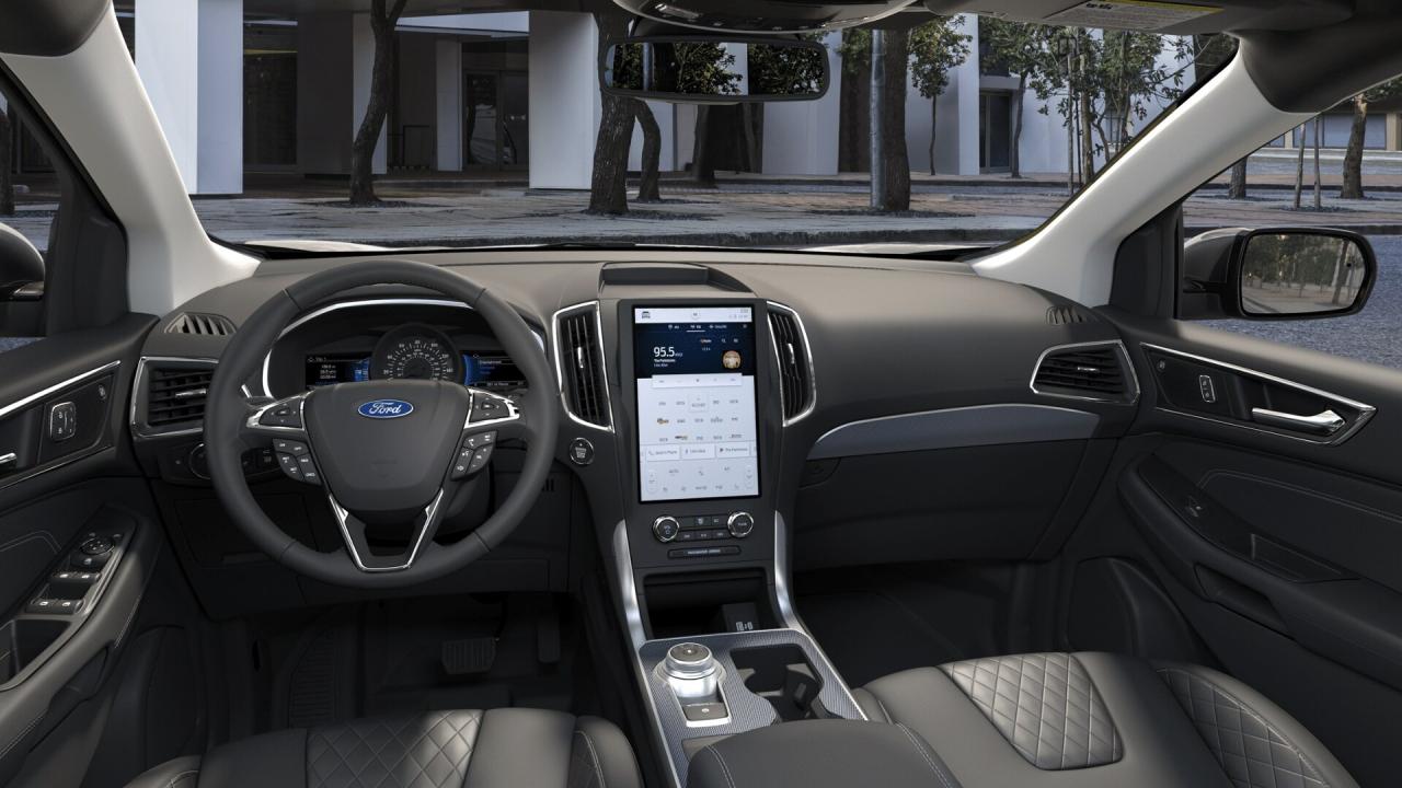2024 Ford Edge Titanium Photo5