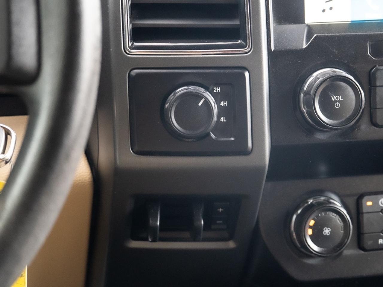 2019 Ford SUPER DUTY F-350 DRW XLT Photo34