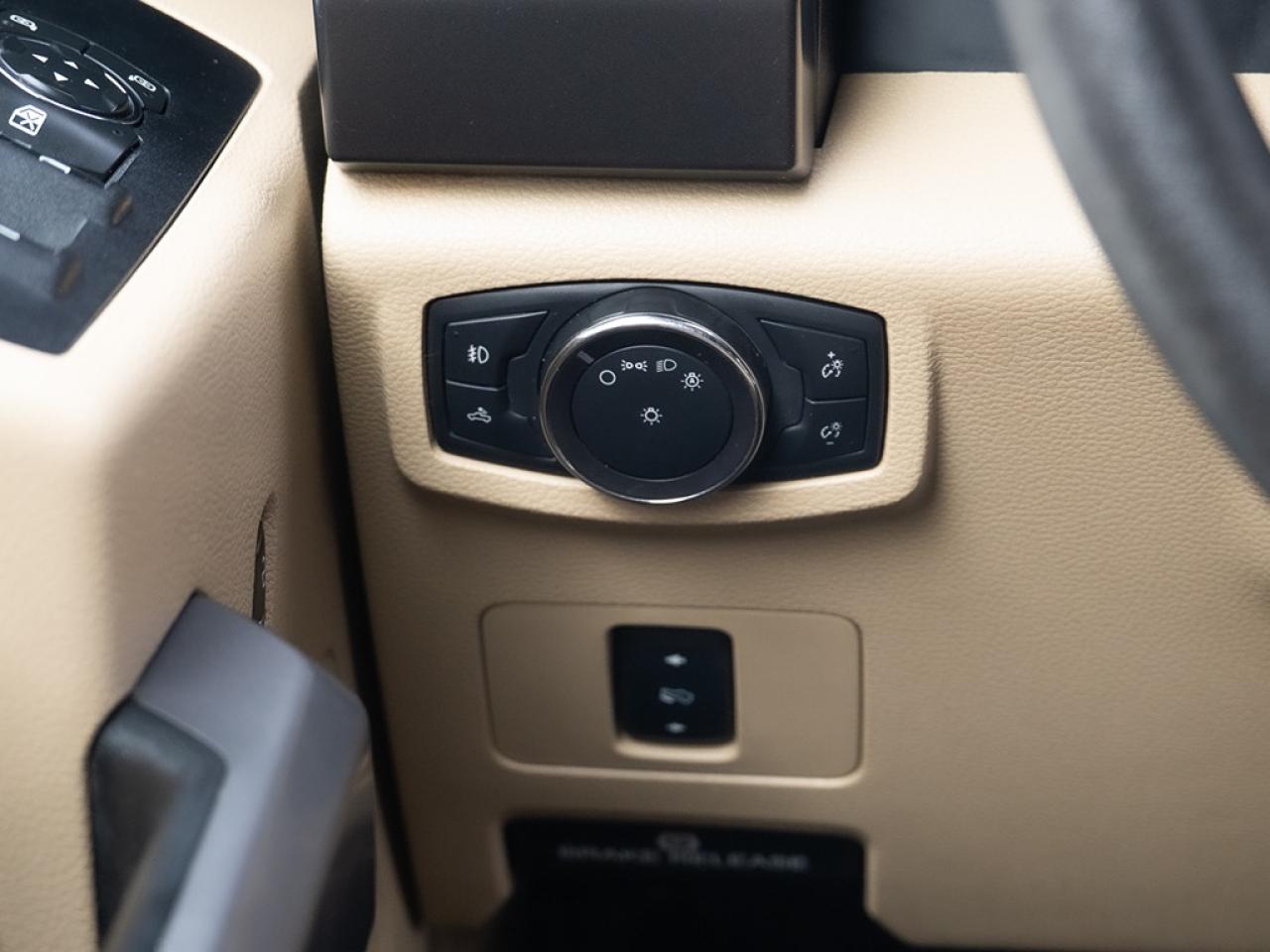 2019 Ford SUPER DUTY F-350 DRW XLT Photo11
