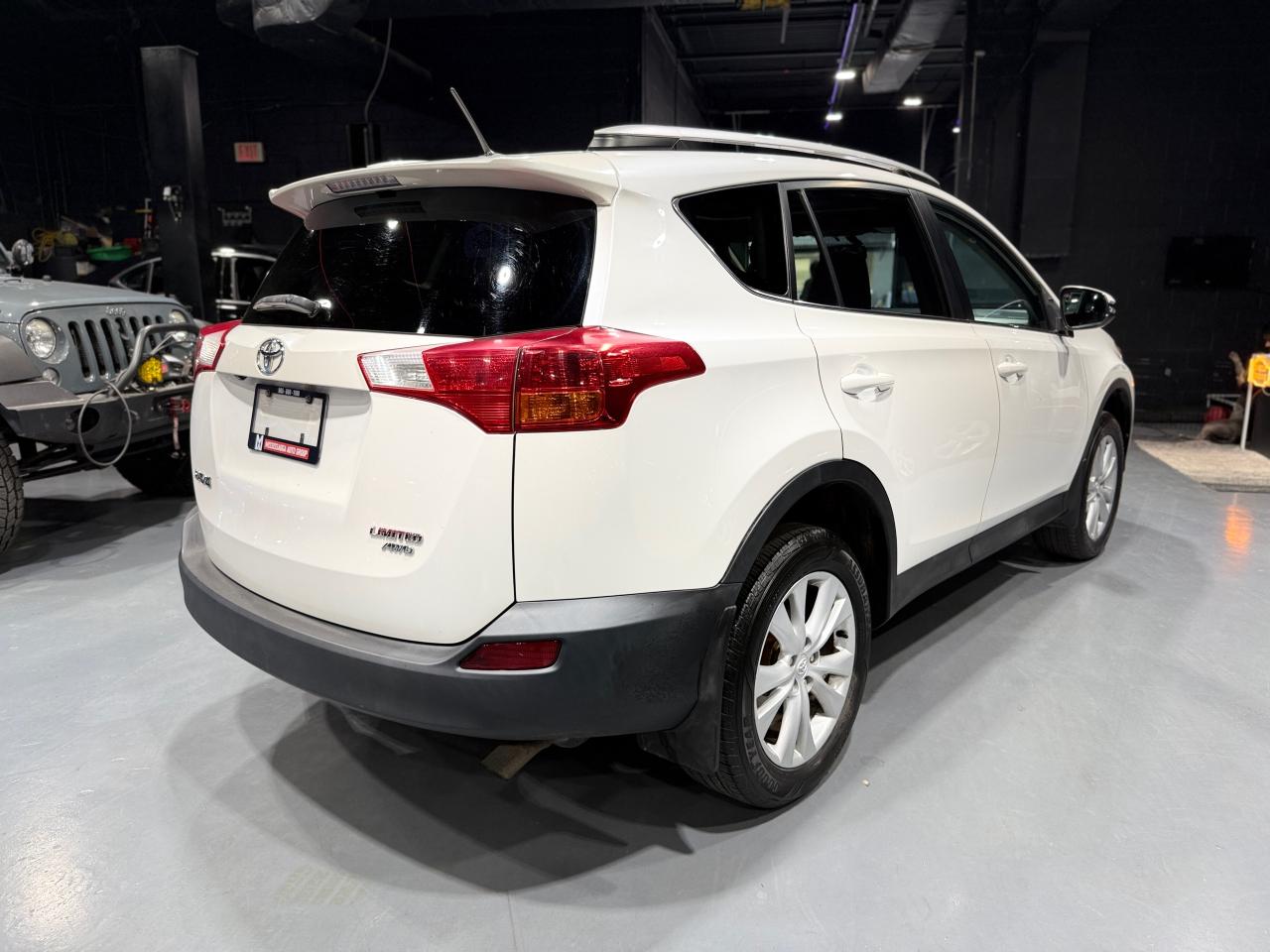 2013 Toyota RAV4 AWD 4dr Limited Photo4