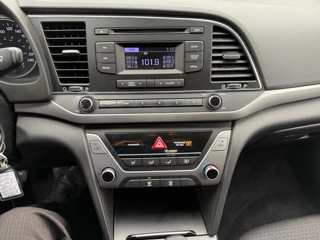 2017 Hyundai Elantra L Photo11