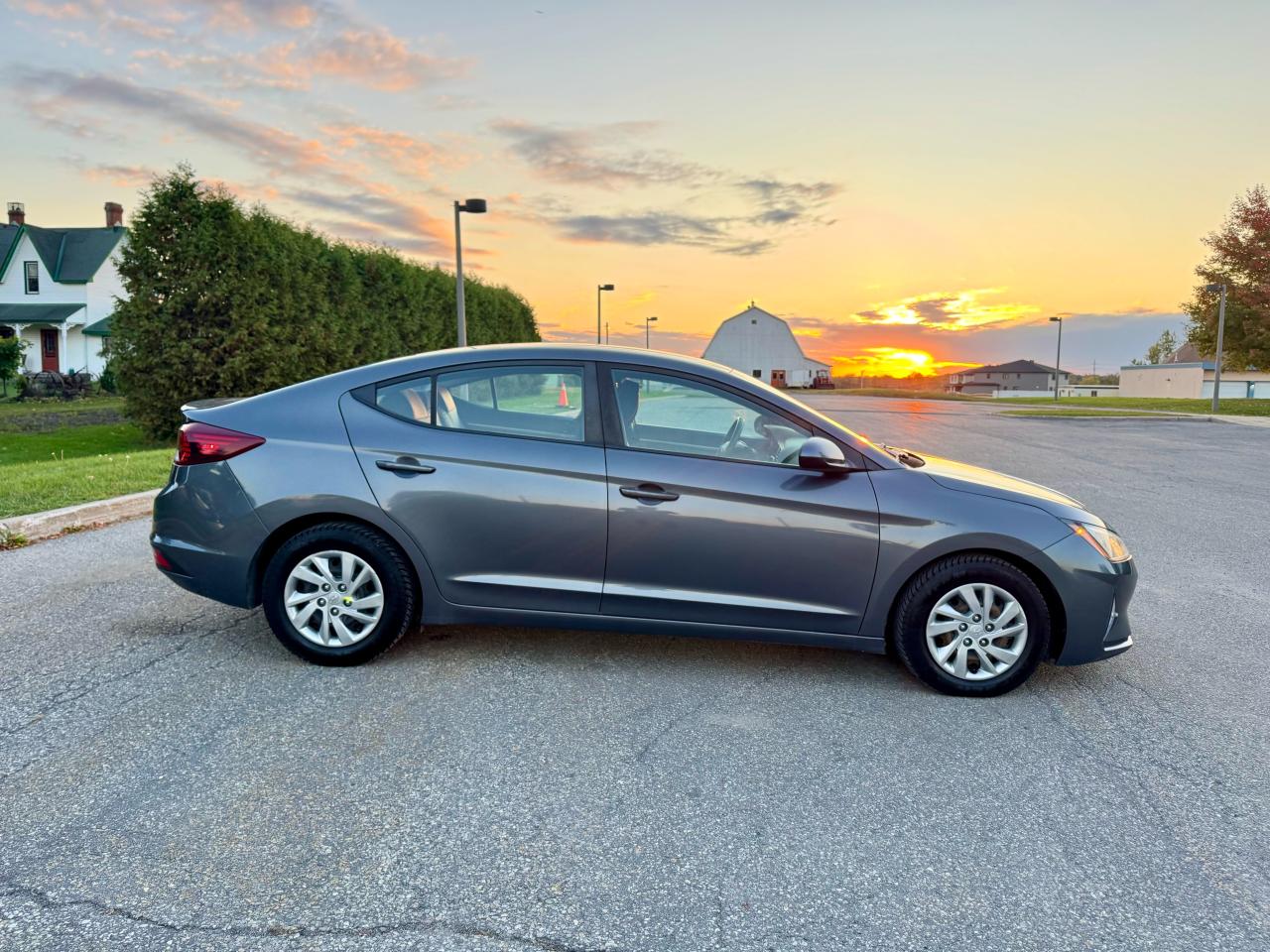 2020 Hyundai Elantra Essential IVT - Photo #4