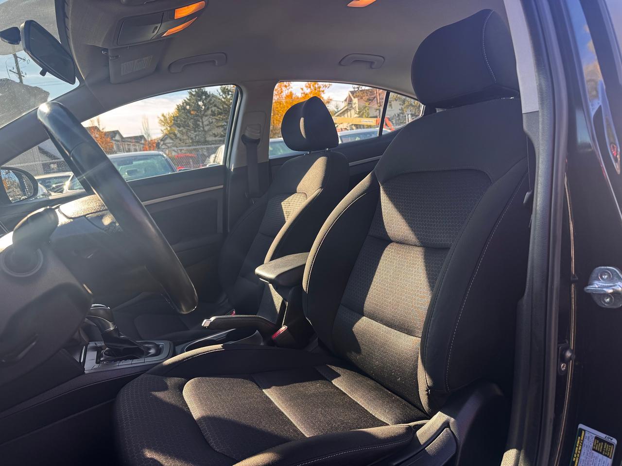 2017 Hyundai Elantra GL FINANCING AVAILABLE Photo9