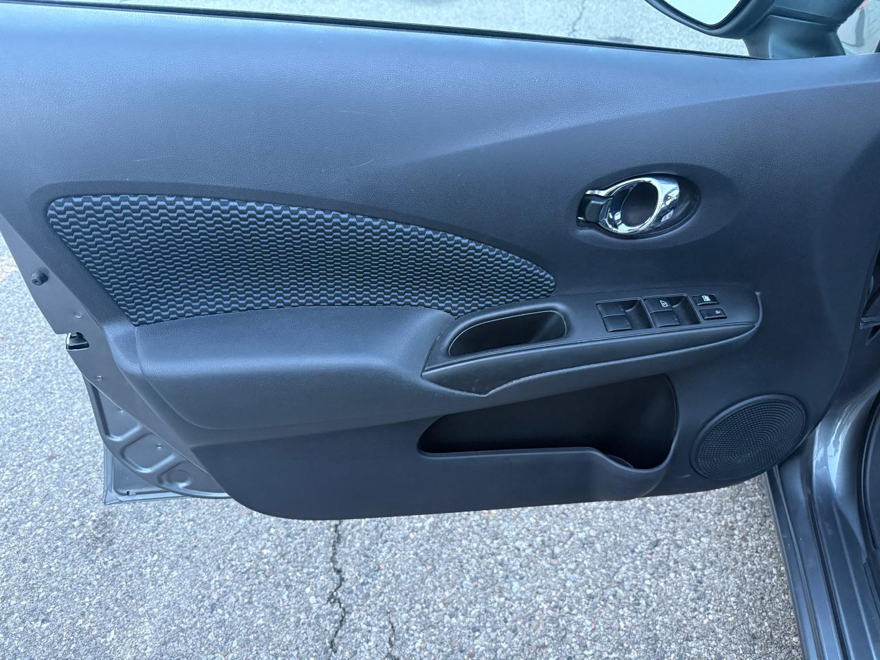 2019 Nissan Versa Note SV - Photo #9