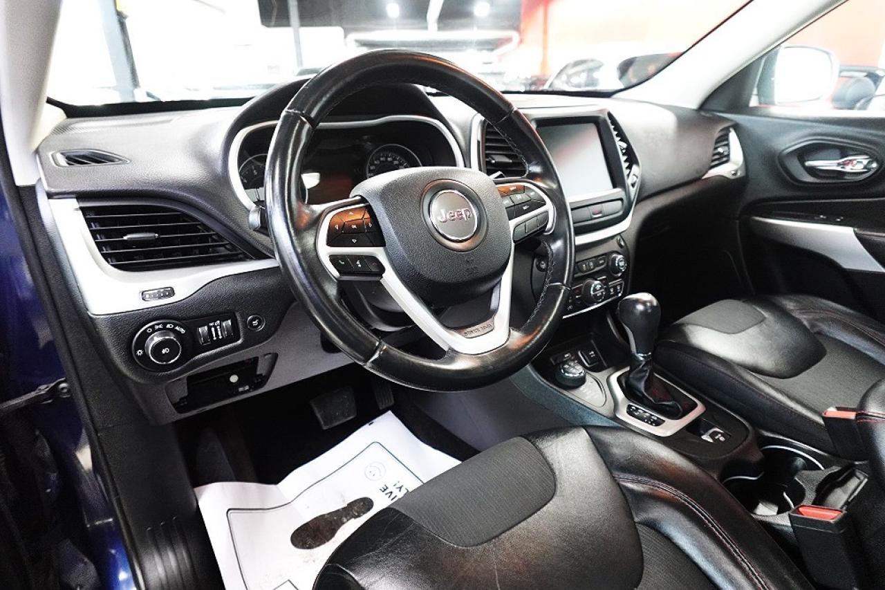 2018 Jeep Cherokee Trailhawk 4x4,DEALER MAINTAIN,NO ACCIDENT - Photo #17