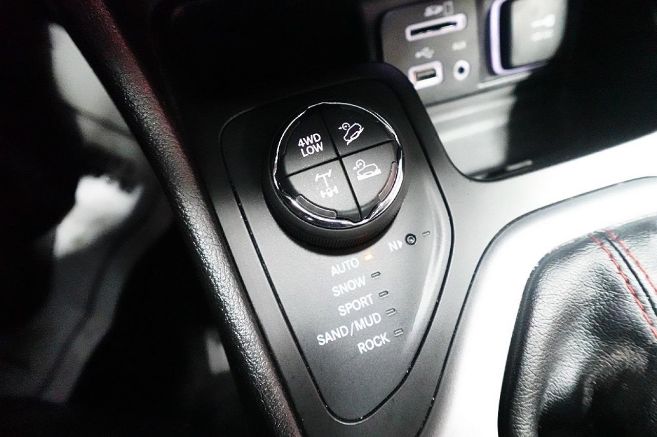 2018 Jeep Cherokee Trailhawk 4x4,DEALER MAINTAIN,NO ACCIDENT Photo