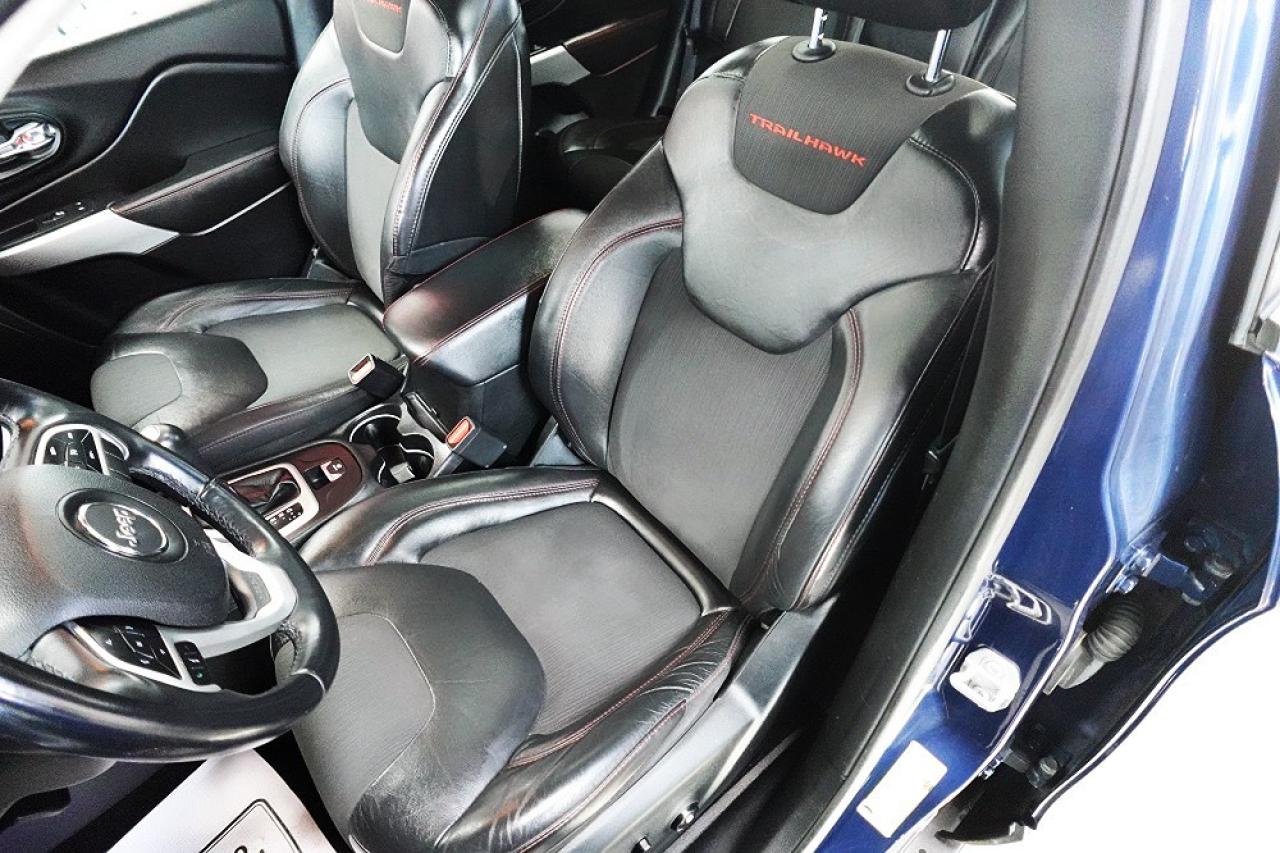 2018 Jeep Cherokee Trailhawk 4x4,DEALER MAINTAIN,NO ACCIDENT - Photo #18