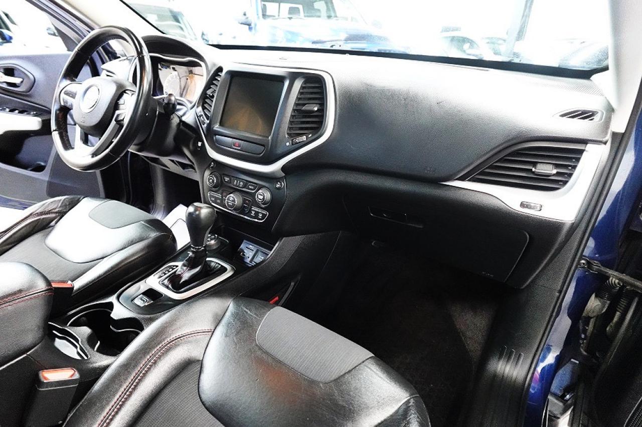 2018 Jeep Cherokee Trailhawk 4x4,DEALER MAINTAIN,NO ACCIDENT - Photo #21