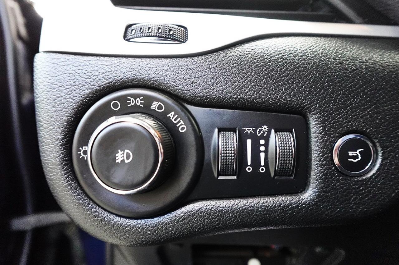 2018 Jeep Cherokee Trailhawk 4x4,DEALER MAINTAIN,NO ACCIDENT - Photo #35