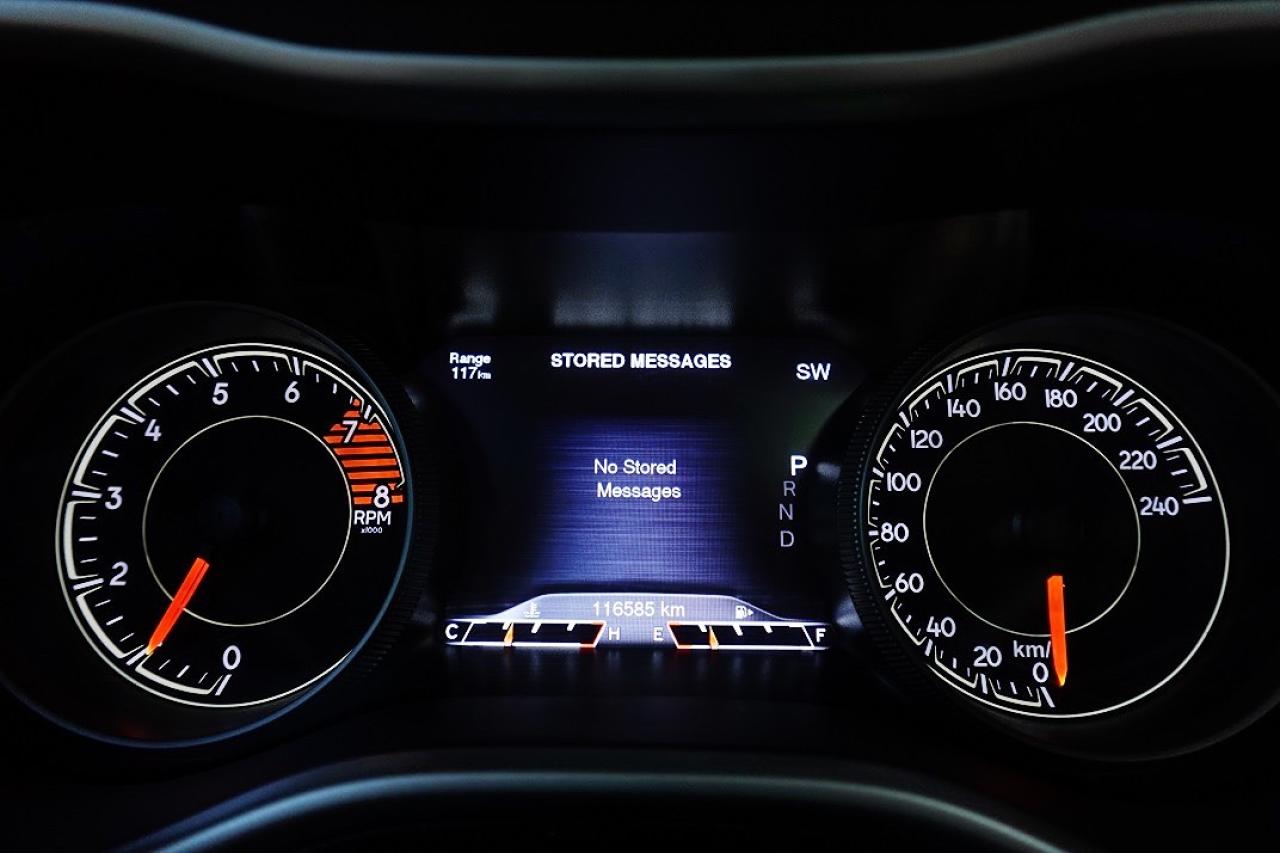 2018 Jeep Cherokee Trailhawk 4x4,DEALER MAINTAIN,NO ACCIDENT - Photo #32