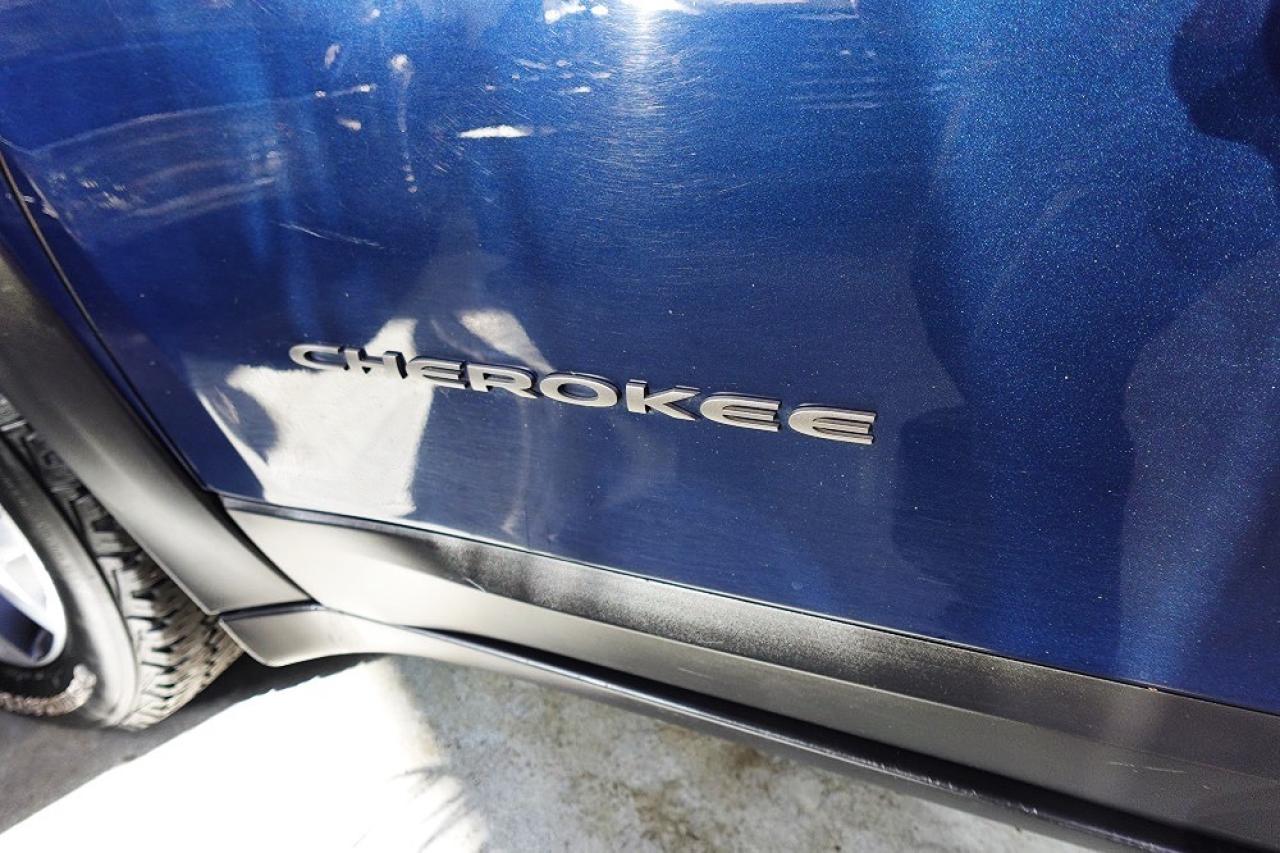 2018 Jeep Cherokee Trailhawk 4x4,DEALER MAINTAIN,NO ACCIDENT - Photo #12