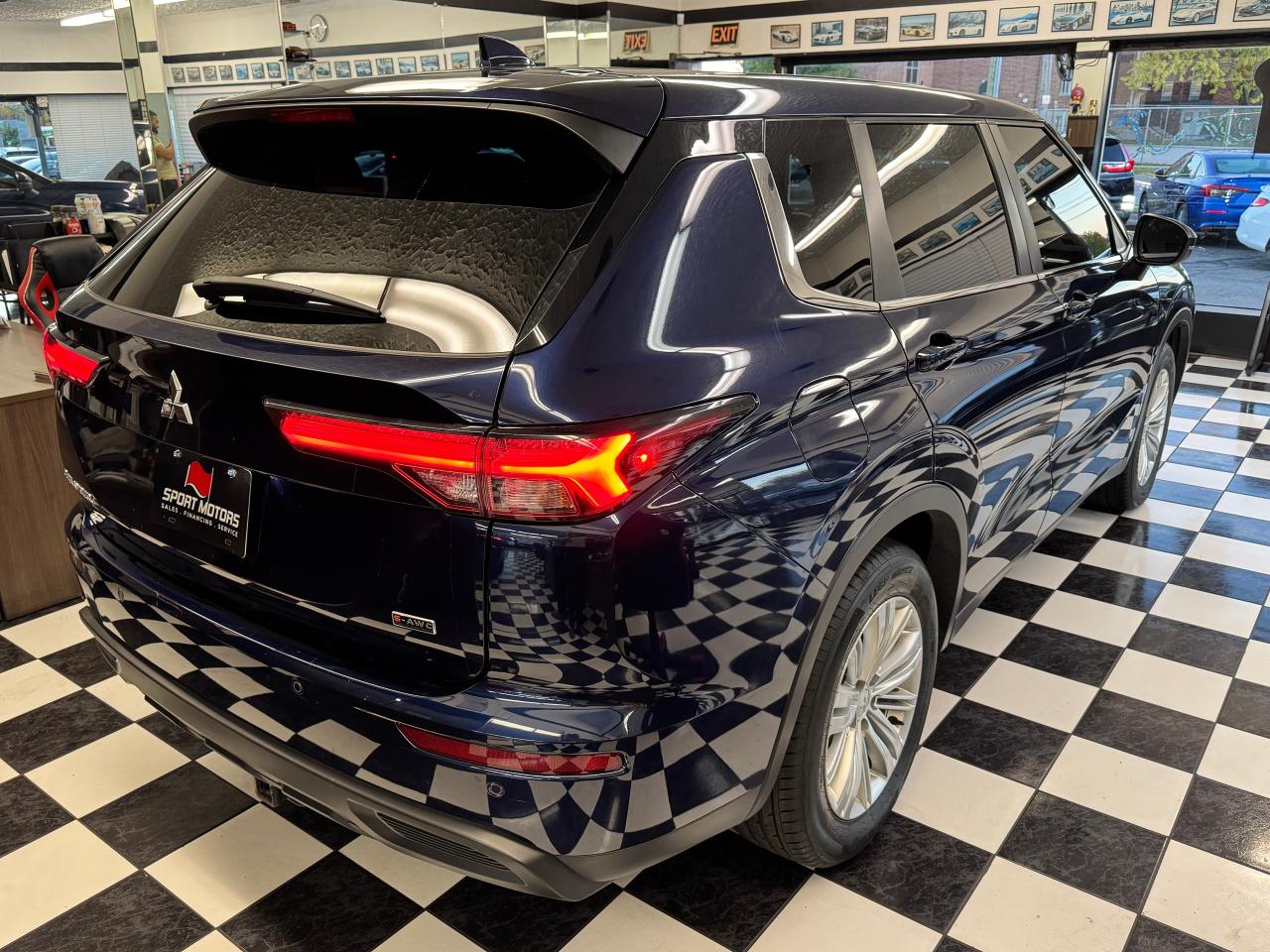 2022 Mitsubishi Outlander ES S-AWC+New Tires+Brakes+Blind Spot+CLEAN CARFAX Photo8