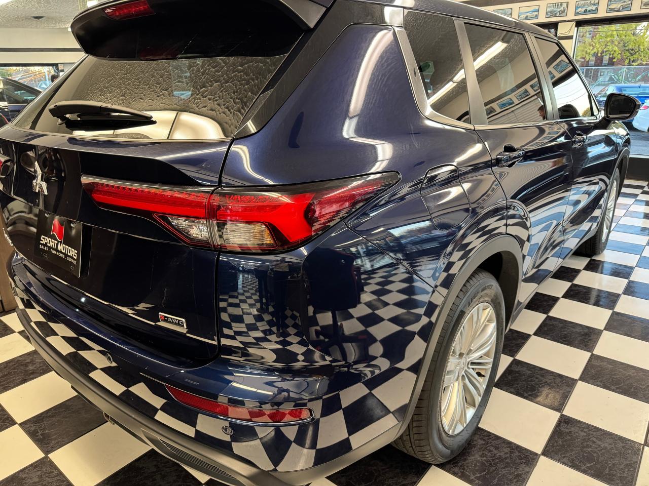 2022 Mitsubishi Outlander ES S-AWC+New Tires+Brakes+Blind Spot+CLEAN CARFAX Photo