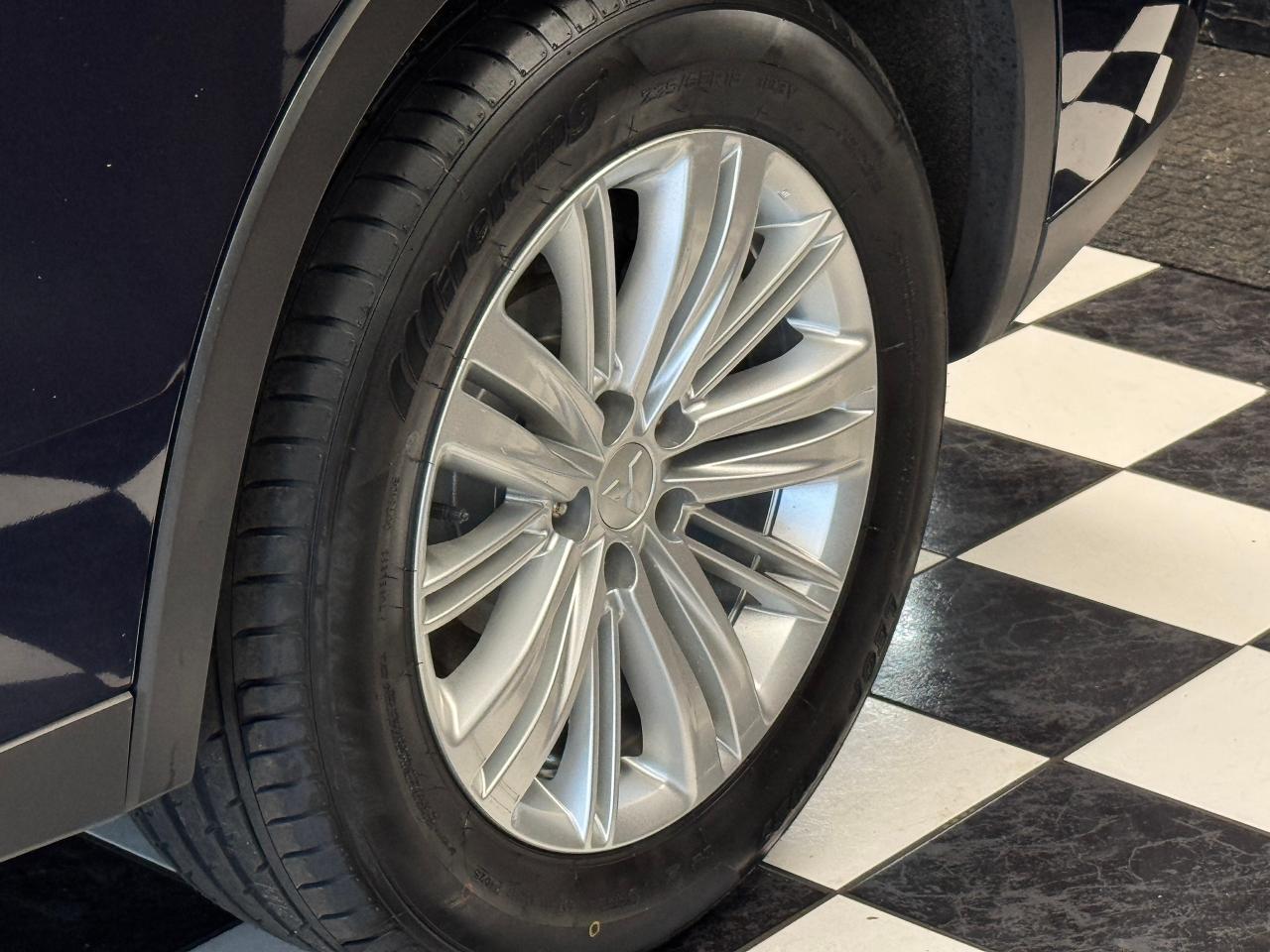 2022 Mitsubishi Outlander ES S-AWC+New Tires+Brakes+Blind Spot+CLEAN CARFAX Photo