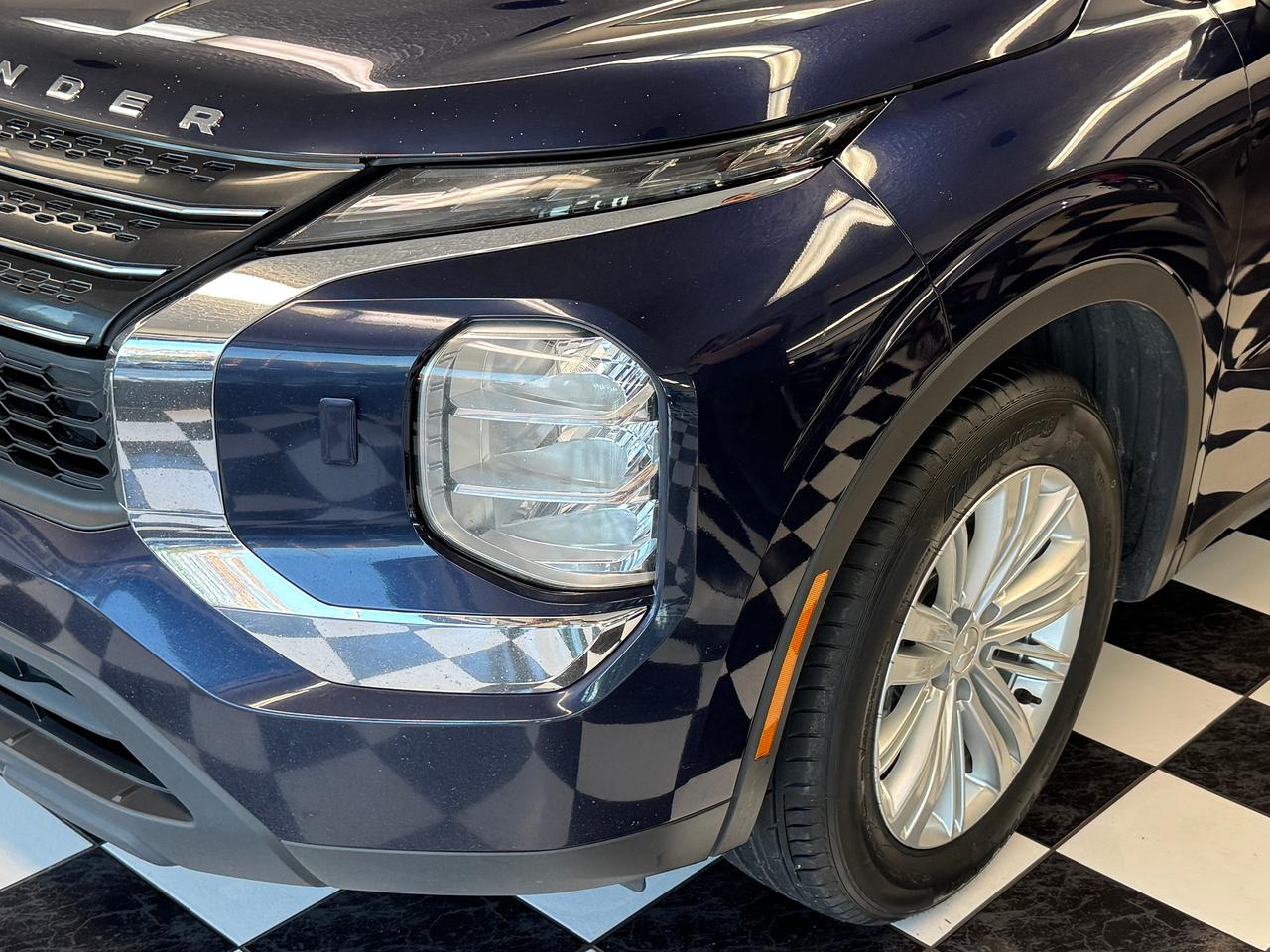 2022 Mitsubishi Outlander ES S-AWC+New Tires+Brakes+Blind Spot+CLEAN CARFAX Photo