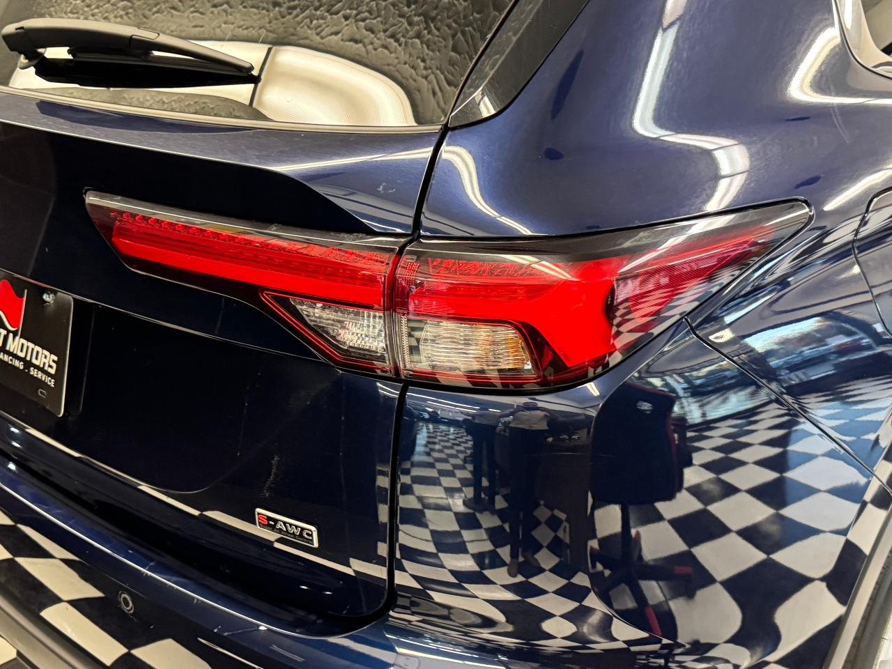 2022 Mitsubishi Outlander ES S-AWC+New Tires+Brakes+Blind Spot+CLEAN CARFAX Photo