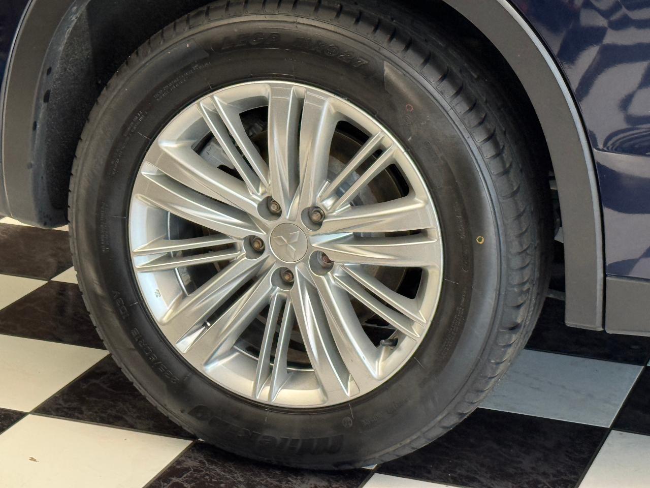 2022 Mitsubishi Outlander ES S-AWC+New Tires+Brakes+Blind Spot+CLEAN CARFAX Photo47