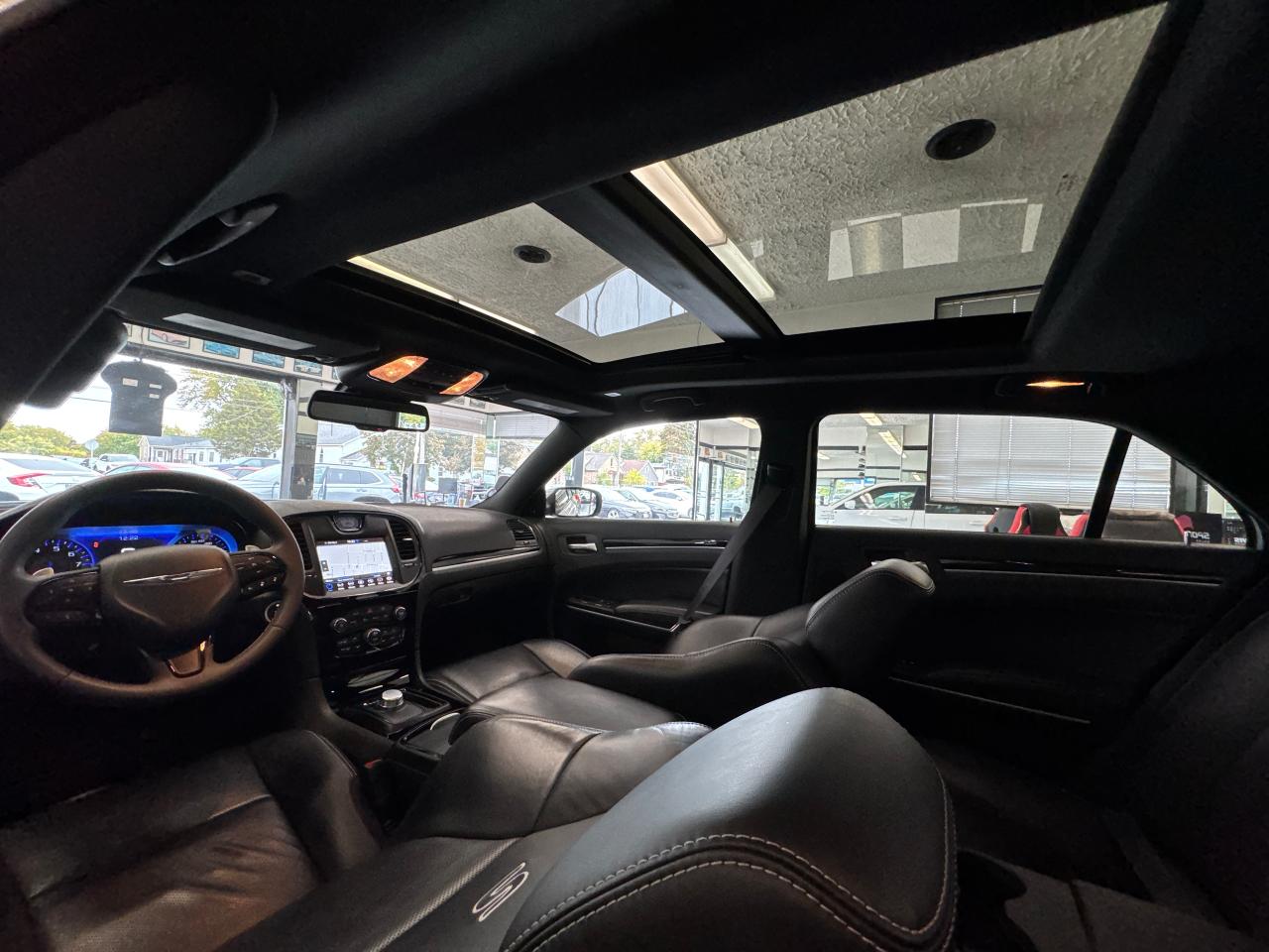 2023 Chrysler 300 300S RWD+Adaptive Cruise+Roof+LIKE NEW Photo3