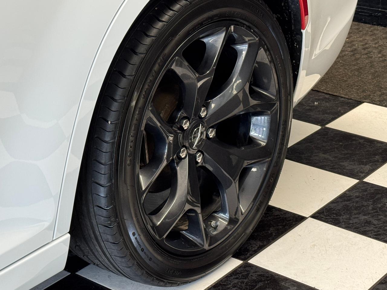 2023 Chrysler 300 300S RWD+Adaptive Cruise+Roof+LIKE NEW Photo