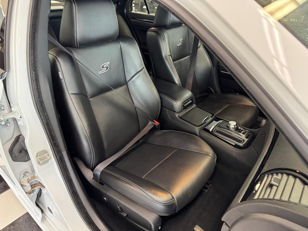 2023 Chrysler 300 300S RWD+Adaptive Cruise+Roof+LIKE NEW Photo25