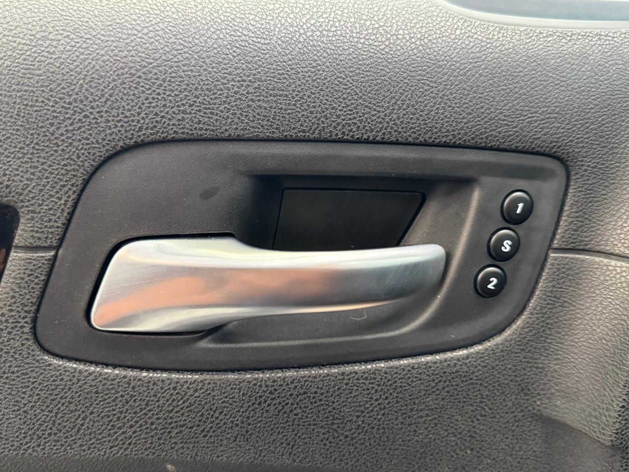 2023 Chrysler 300 300S RWD+Adaptive Cruise+Roof+LIKE NEW Photo