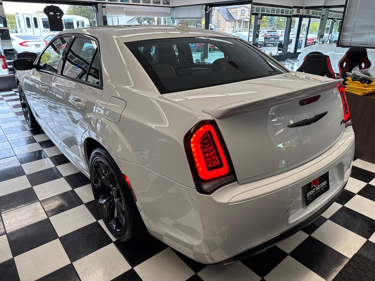 2023 Chrysler 300 300S RWD+Adaptive Cruise+Roof+LIKE NEW Photo8