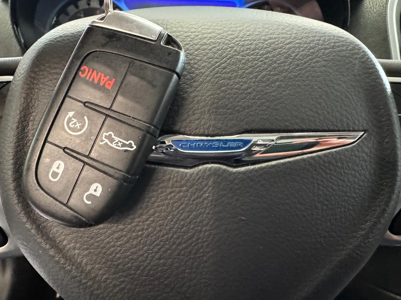 2023 Chrysler 300 300 Touring L AWD+ONE OWNER+CLEAN CARFAX Photo