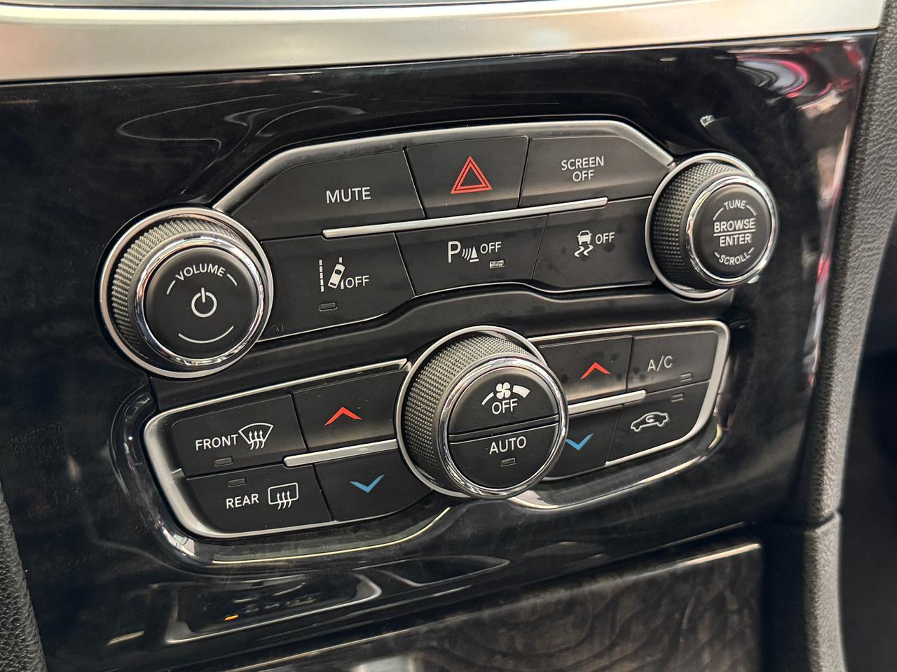 2023 Chrysler 300 300 Touring L AWD+ONE OWNER+CLEAN CARFAX Photo